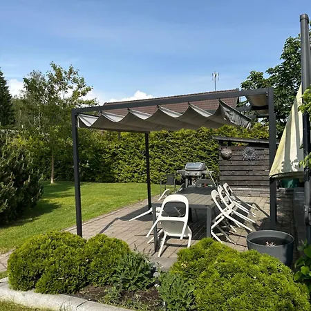 Large House - Sauna, Backyard & Tranquility アパート *